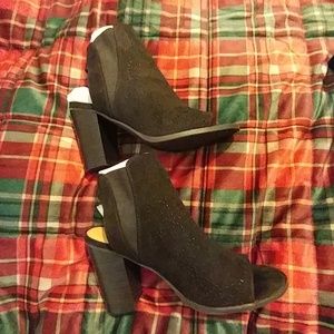 2 PAIR OF NEW DIRECTION BLACK&TAUPE